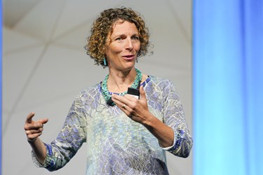 Imagining a World That Works - Biomimicry in Engineering