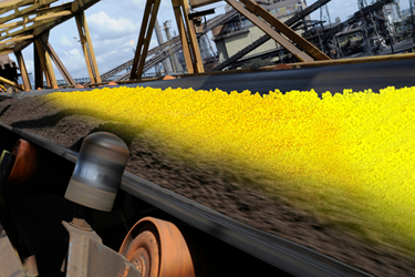 Transfer chute design and optimization using bulk material simulation